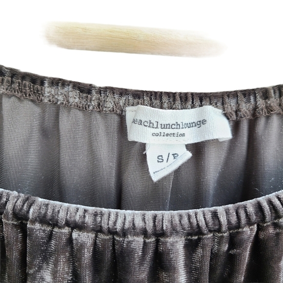 BeachLunchLounge Off Shoulder Velvet Top with Hem Ruffle, Size Small - Picture 3 of 4